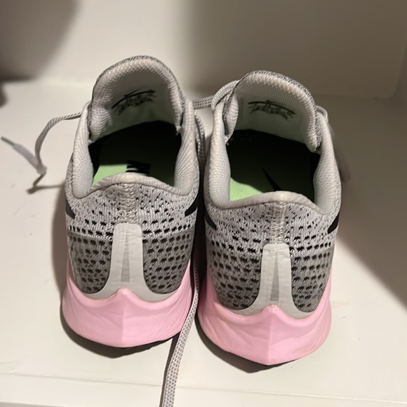Worn once Nike Air Pegasus size 7. Husband bought and just didn’t wear - Picture 2 of 4